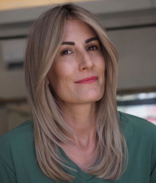 Medim Blunt Haircut with Below the Chin Layers