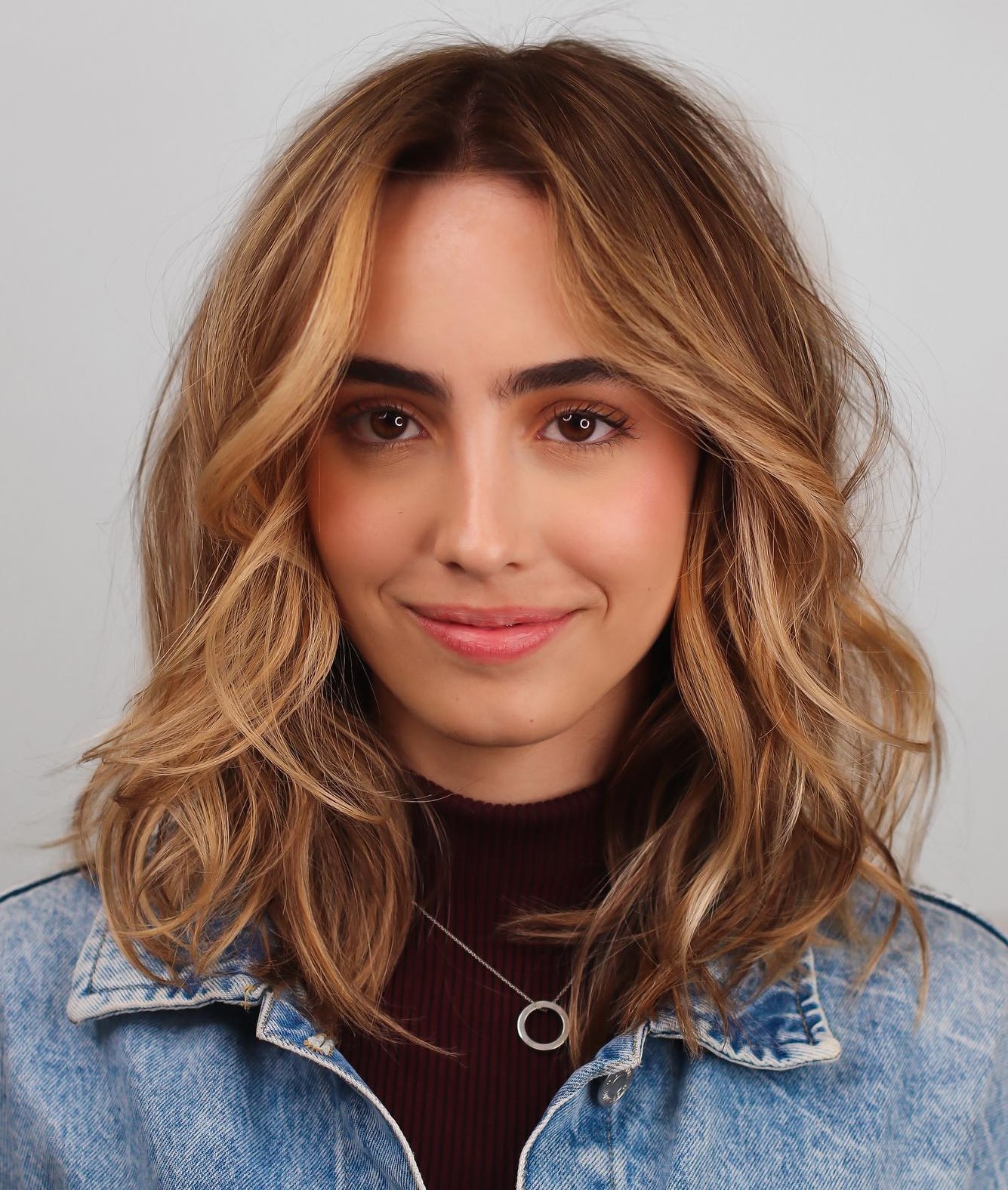 Collarbone Length Hairtsyle with Soft Waves