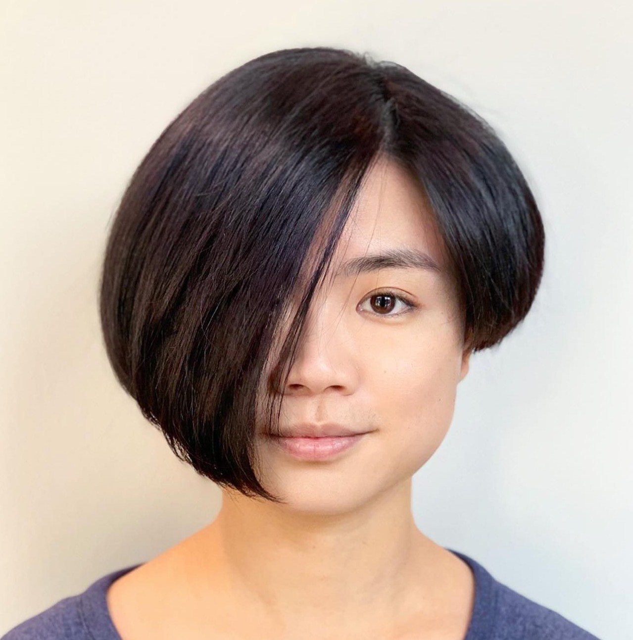 Asymmetrical Puffy Bob Hairdo