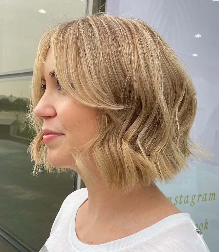 Medium Lived-In Textured Bob