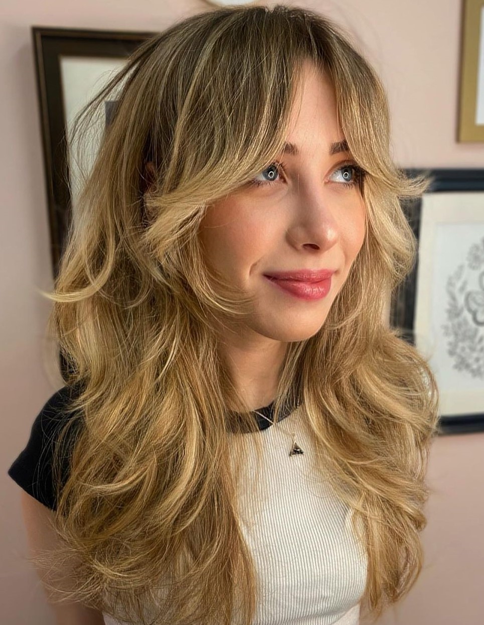 Blonde Wolf Hairstyle with Curtain Bangs Straight Hair Wolf Cut with Waves and Curtain Bangs