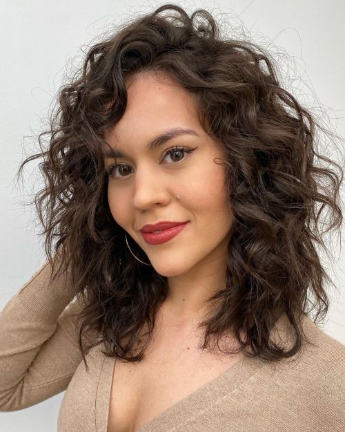 Curly Shoulder-Length Haircut that Needs no Drying