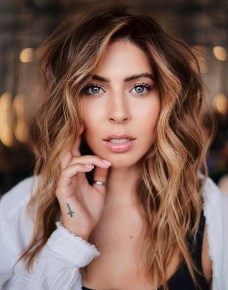 30 Honey Blonde Hair Color Ideas to Sweeten Up Your Look