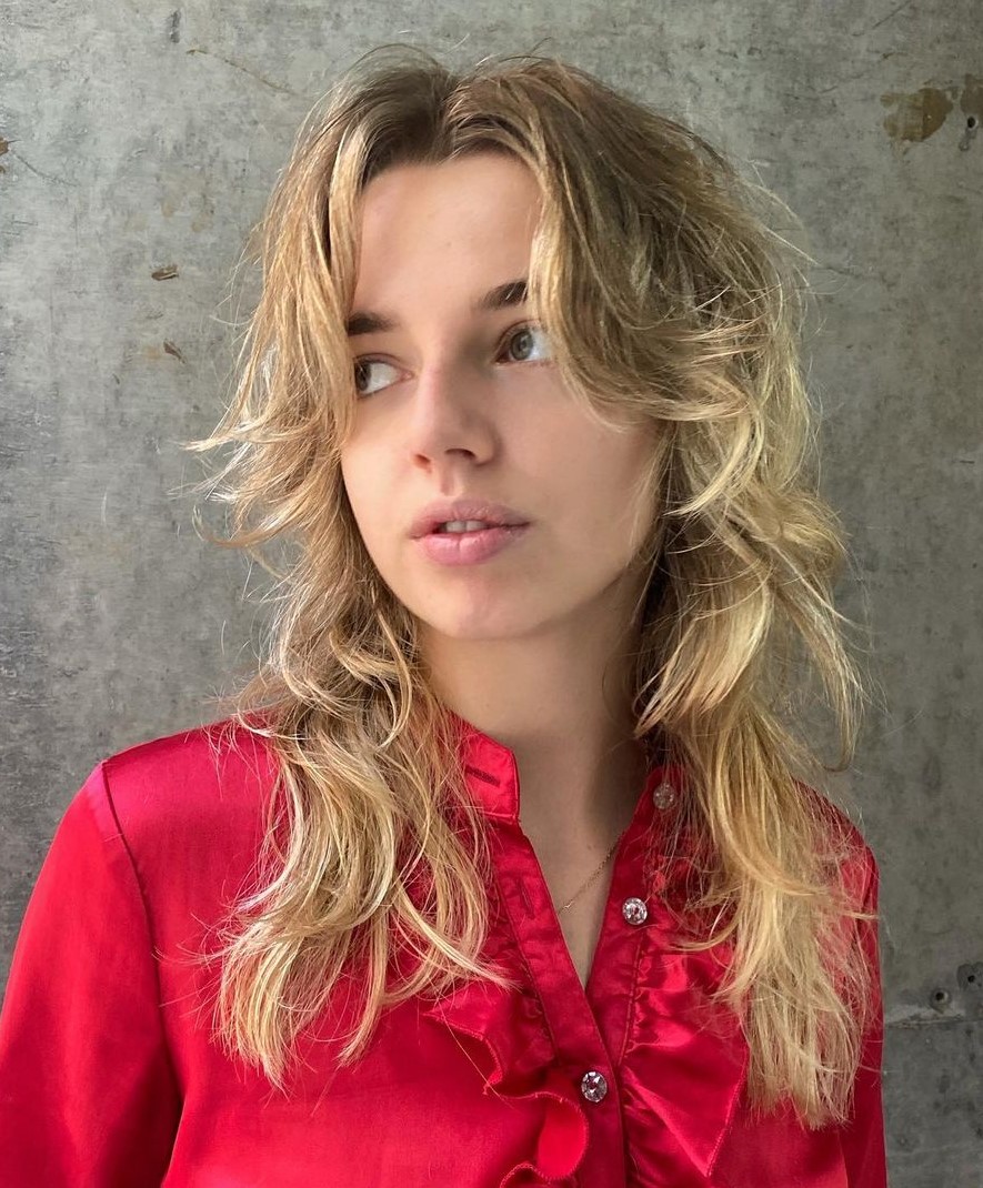 Tousled Wolf Cut for Thin Hair Wolf Cut with Curtain Bangs for Natural Waves