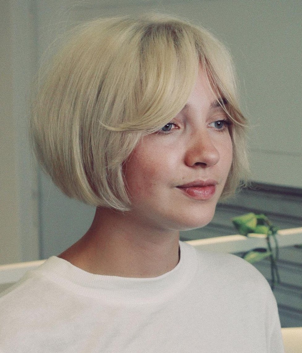 Pretty Blonde Bob for Oval Face Shapes Short Curtain Bangs Bob for Round Face Shape