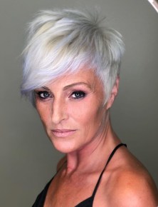 20 Low-Maintenance Choppy Pixie Cuts Women Over 50 Should Have on Their Lists