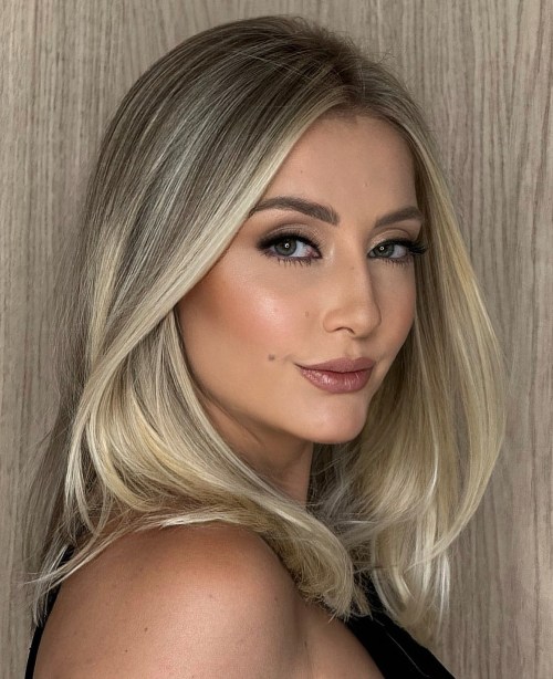 Shoulder Length Straight Face Framing Hairstyle