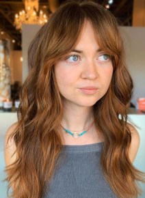 30 Flattering Hairstyles with Curtain Bangs for Round Faces
