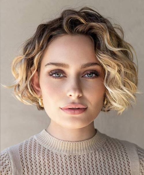 Short Wavy Rooted Blonde Bob