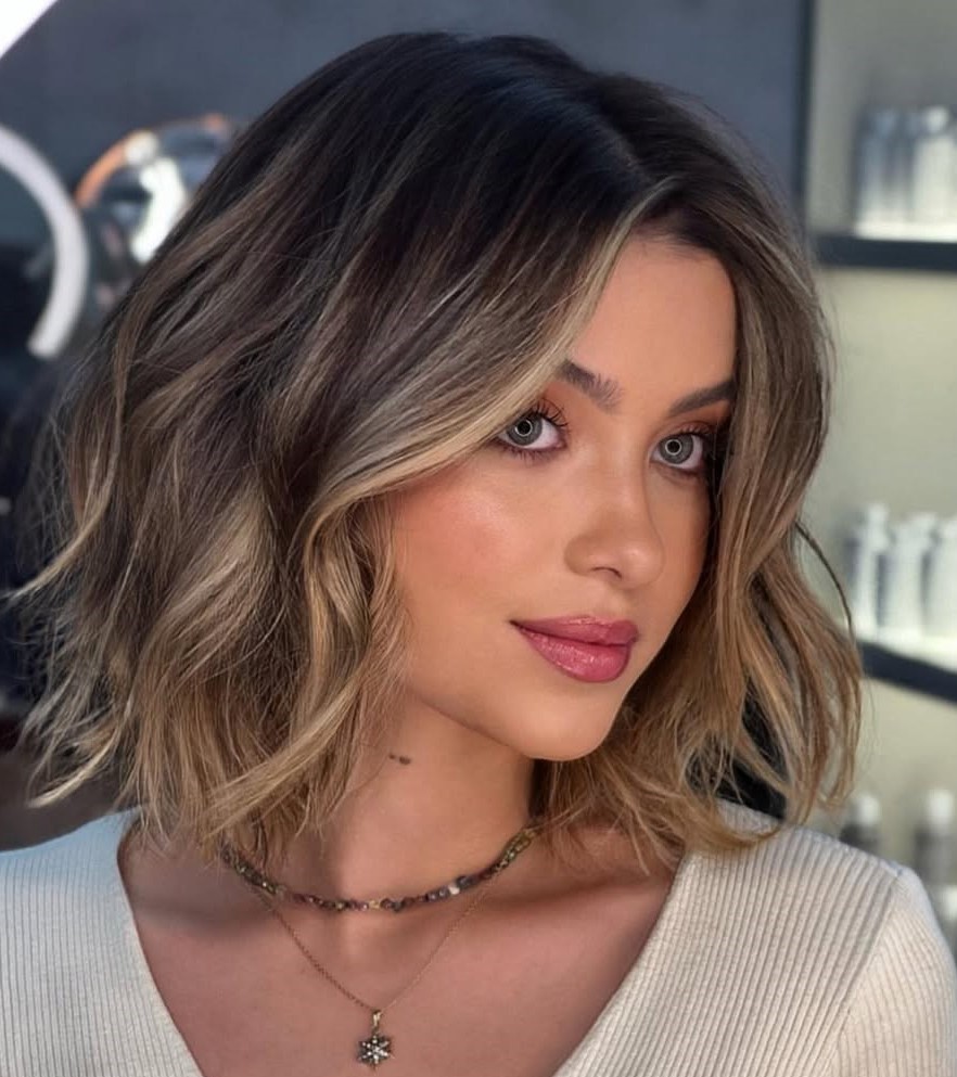 Medium Bob with Face-Framing Highlights