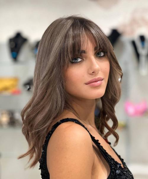 Diagonal Curtain Bangs To Look Slimmer