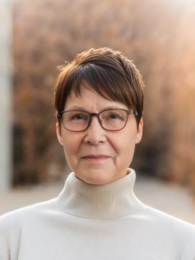 Short Bangs that Make You Look Younger