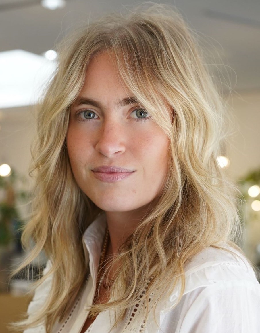 Shoulder-Length Loose Waves Mid Length Layered Wavy Hairstyle